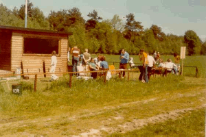 Die Hütte an der Waldseite