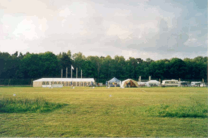 Das Festzelt ist aufgebaut