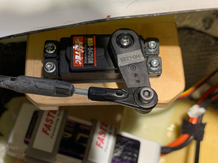 Extra 330 Drosselservo