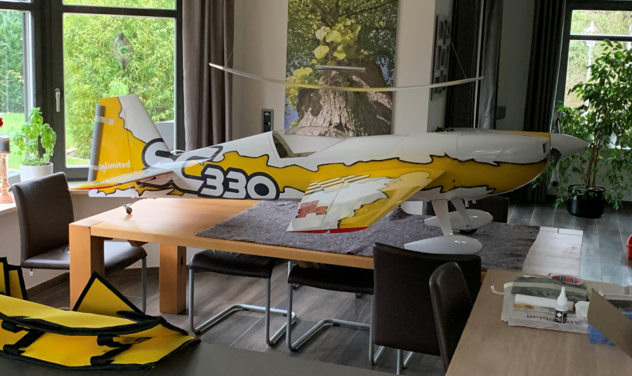 Extra 330 Schwerpunkt klein